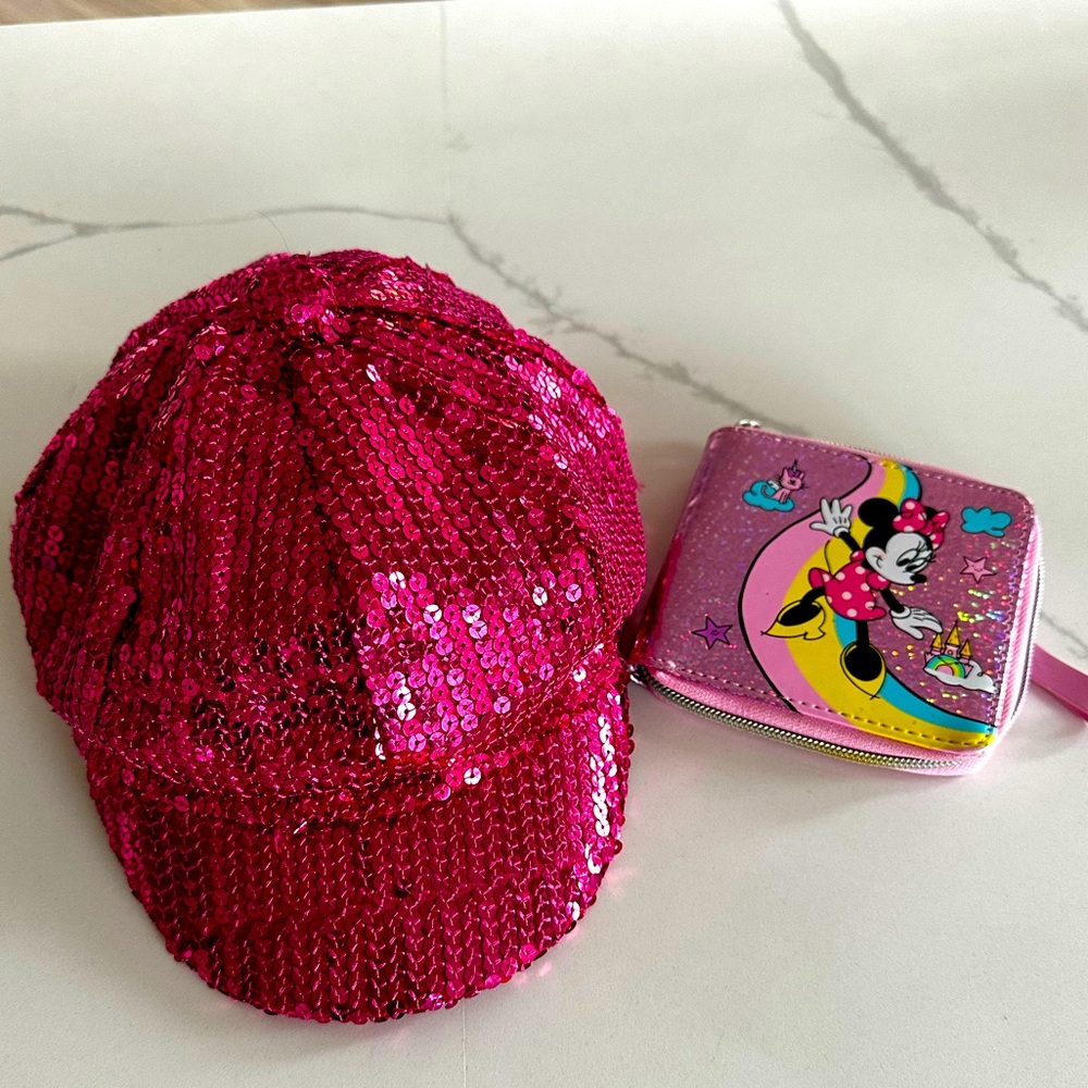 Mickey/Minnie Mouse Disney sequin hat & Disney wristlet, excellent condition!